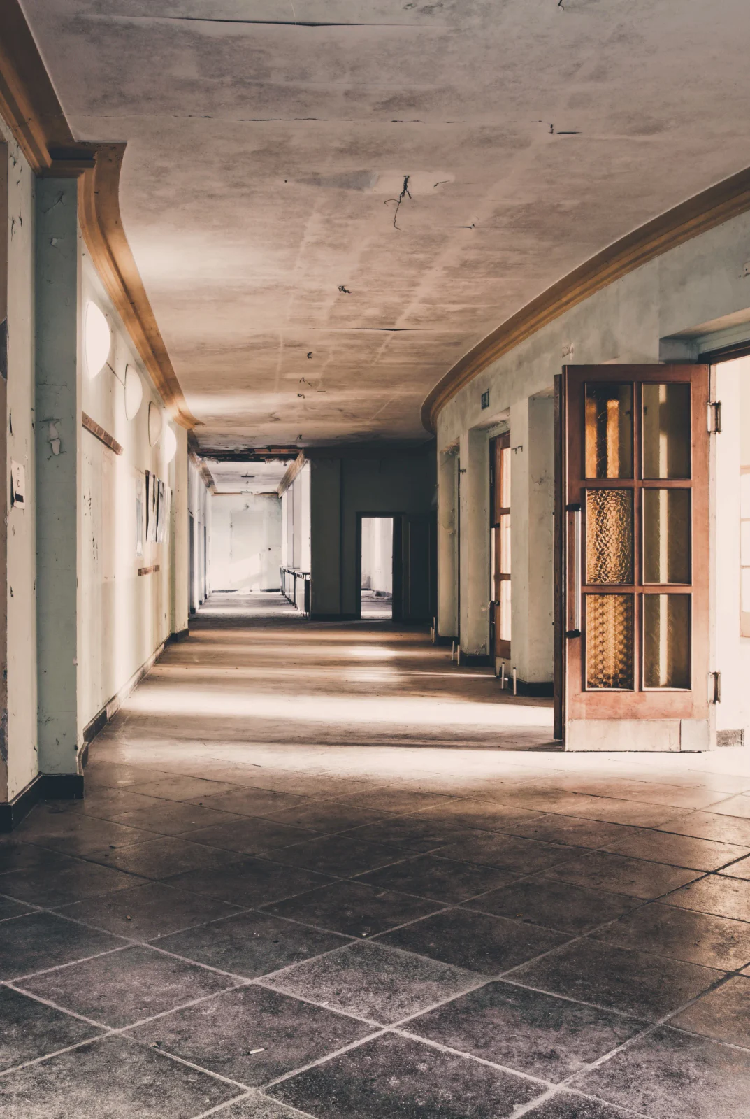 Dokumentarfotografie verlassener Orte – Aufnahme 004 von Sebastian Hallabrin