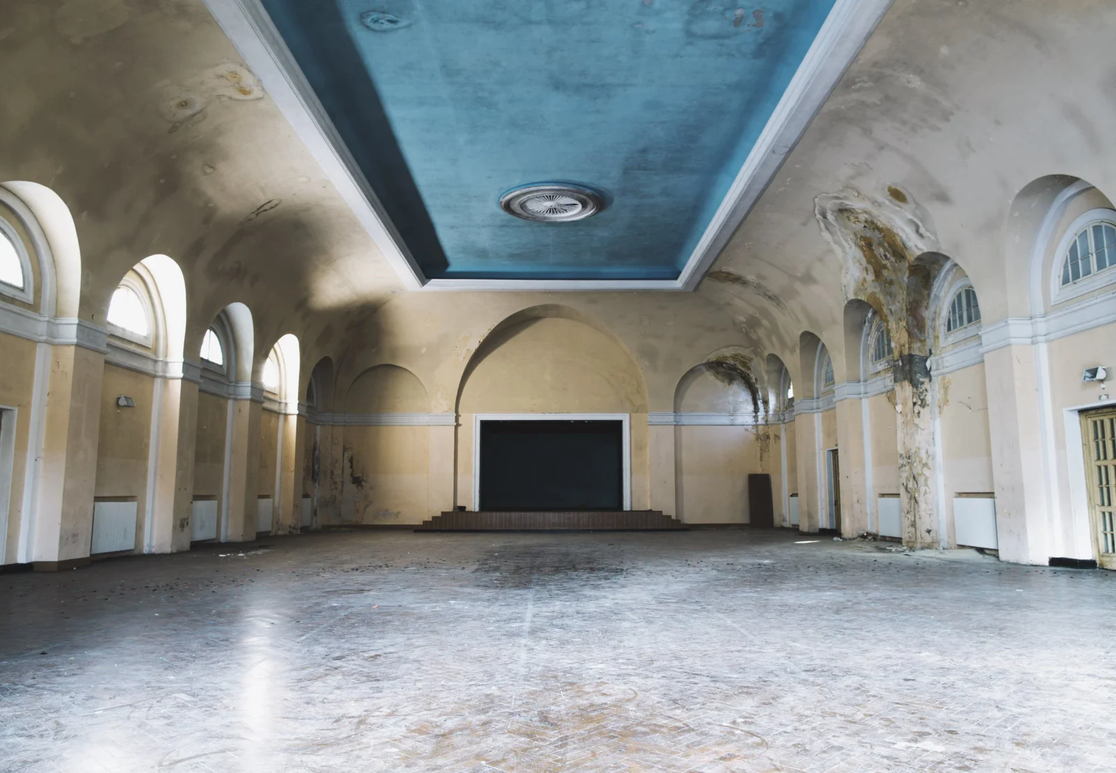 Dokumentarfotografie verlassener Orte – Aufnahme 008 von Sebastian Hallabrin