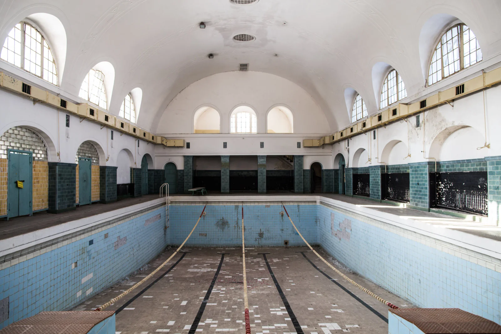 Dokumentarfotografie verlassener Orte – Aufnahme 011 von Sebastian Hallabrin