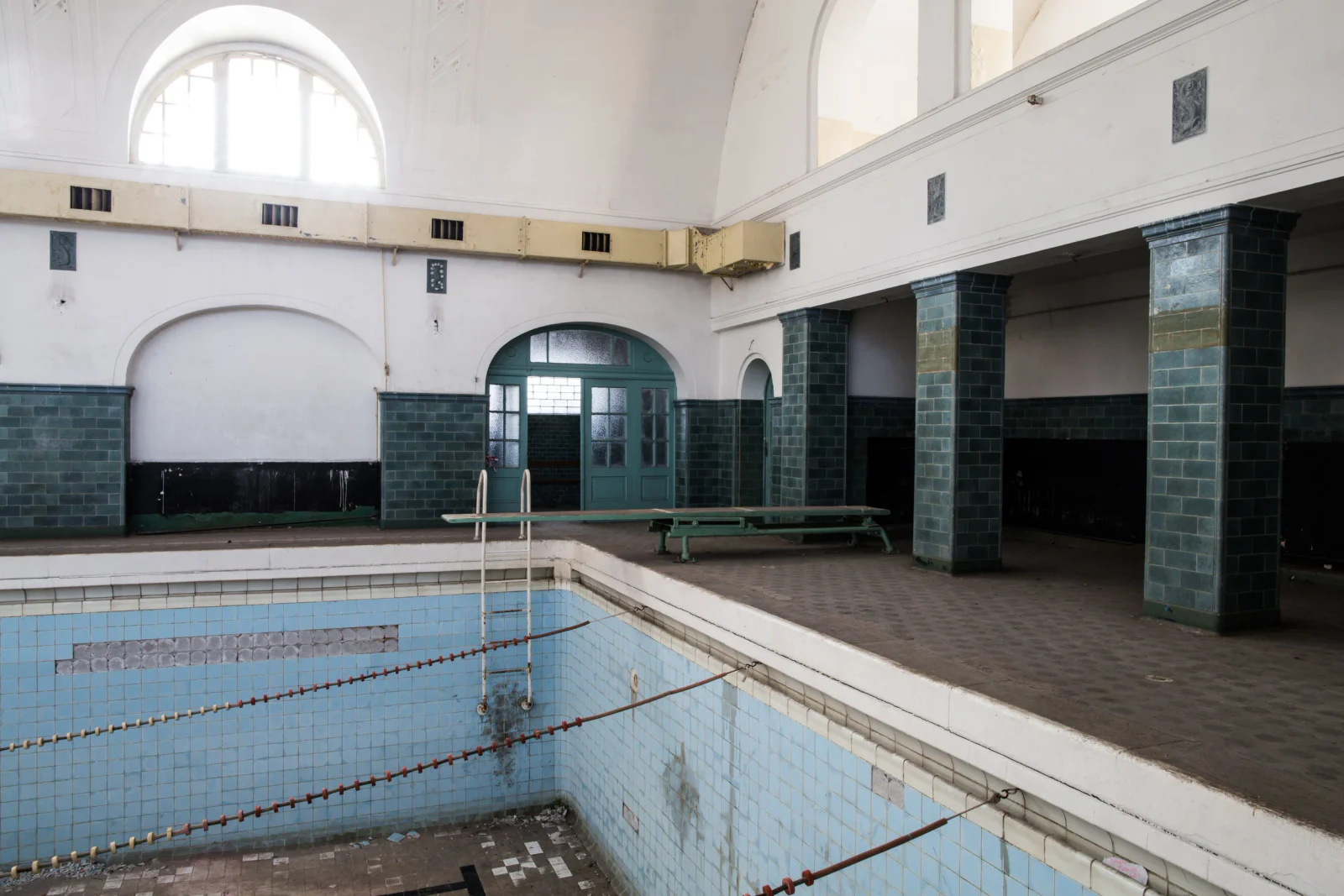 Dokumentarfotografie verlassener Orte – Aufnahme 013 von Sebastian Hallabrin