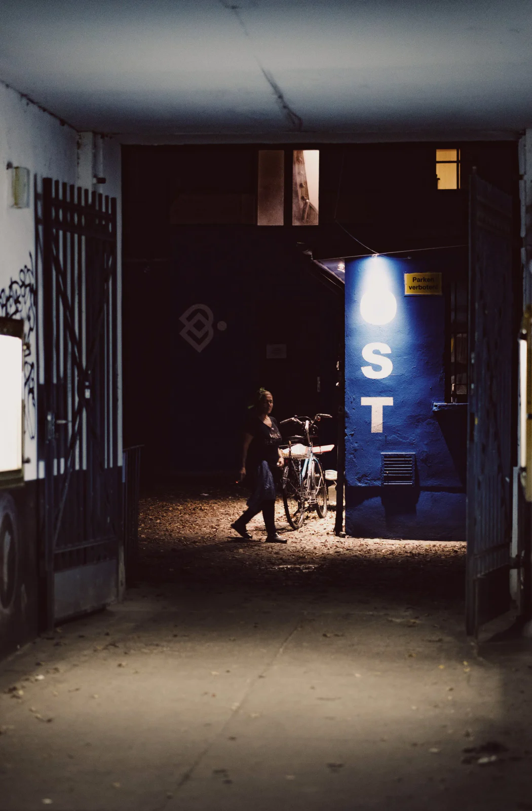 Street Photography entlang der Berliner Tramlinie M1 – Aufnahme 009 von Sebastian Hallabrin