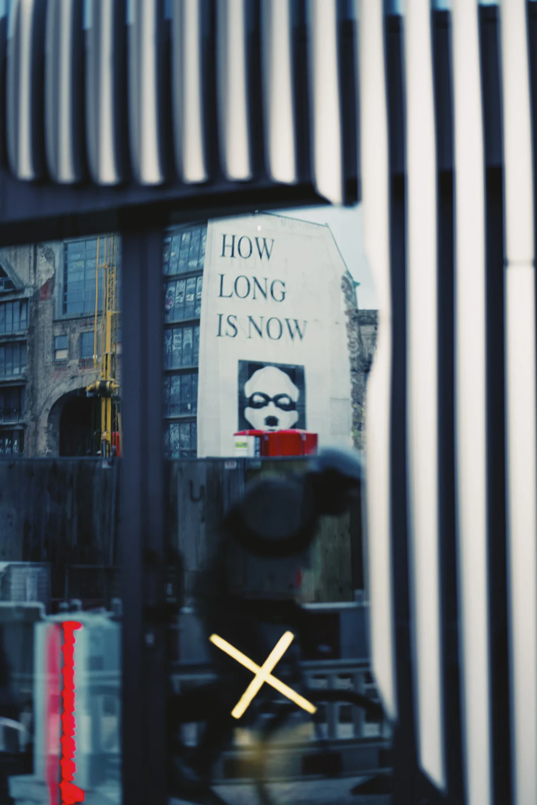 Street Photography entlang der Berliner Tramlinie M1 – Aufnahme 016 von Sebastian Hallabrin