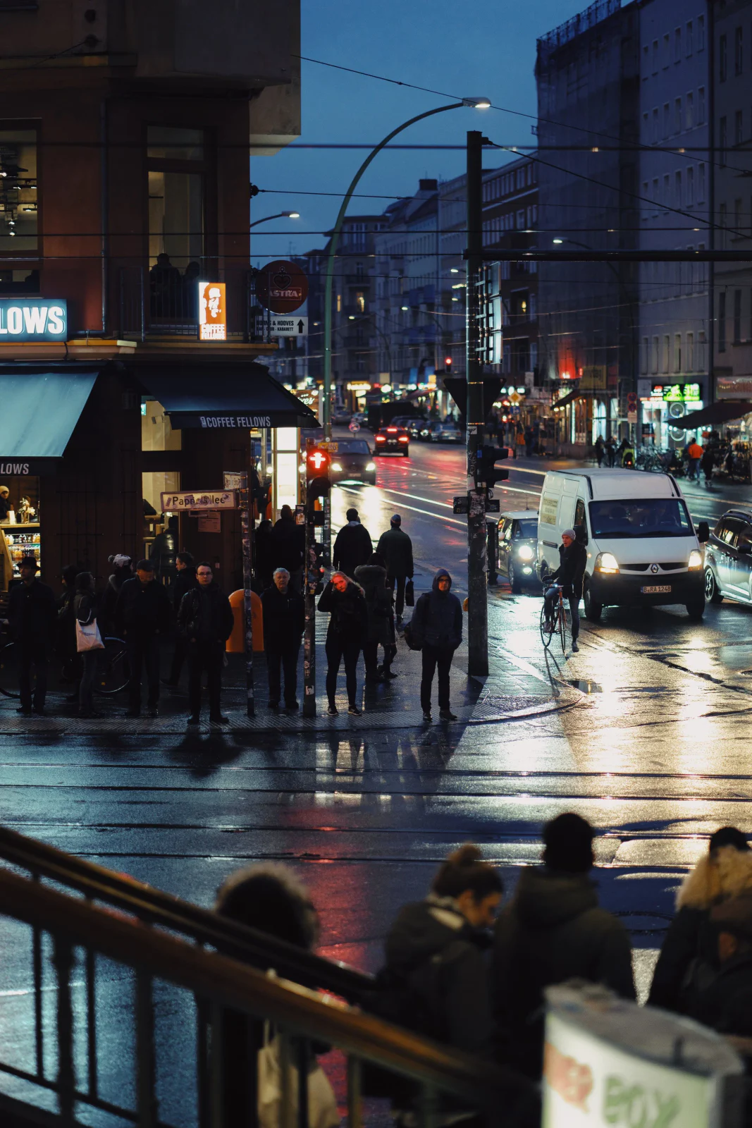 Street Photography entlang der Berliner Tramlinie M1 – Aufnahme 022 von Sebastian Hallabrin