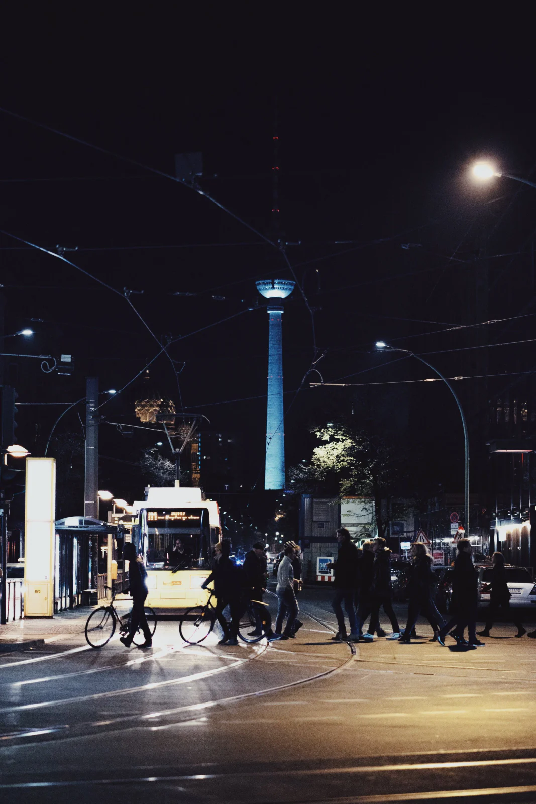 Street Photography entlang der Berliner Tramlinie M1 – Aufnahme 024 von Sebastian Hallabrin