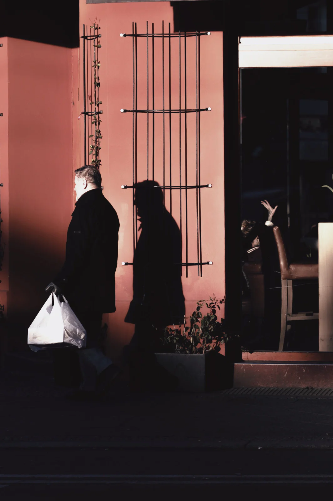 Winterliche Street Photography in Berlin – Aufnahme 005 von Sebastian Hallabrin