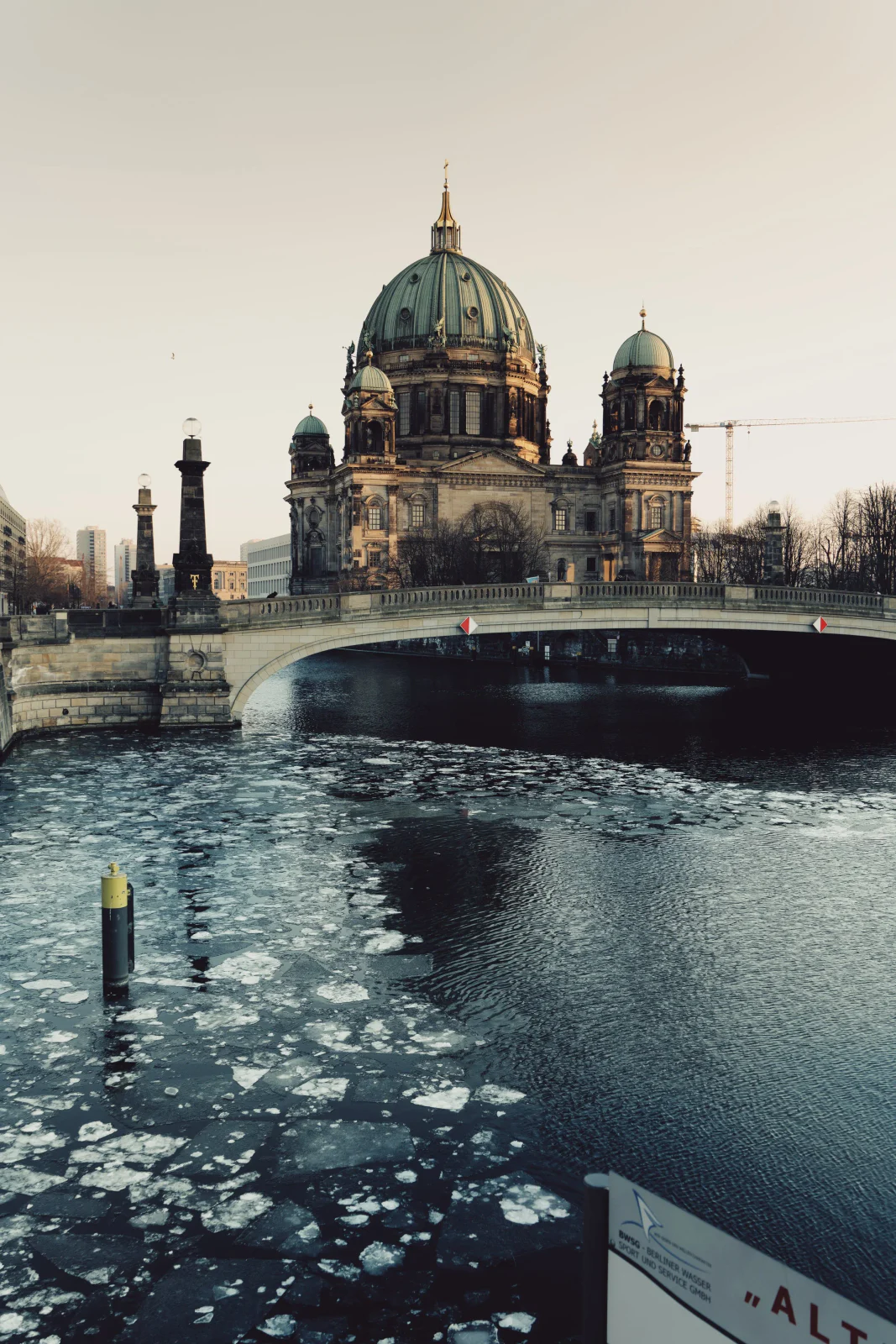 Winterliche Street Photography in Berlin – Aufnahme 040 von Sebastian Hallabrin