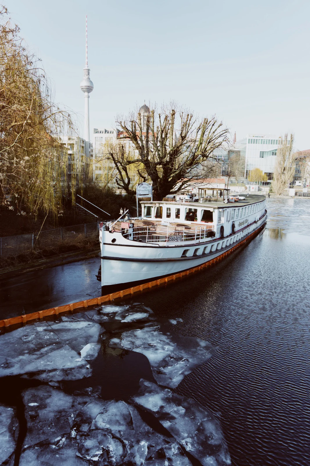 Winterliche Street Photography in Berlin – Aufnahme 042 von Sebastian Hallabrin