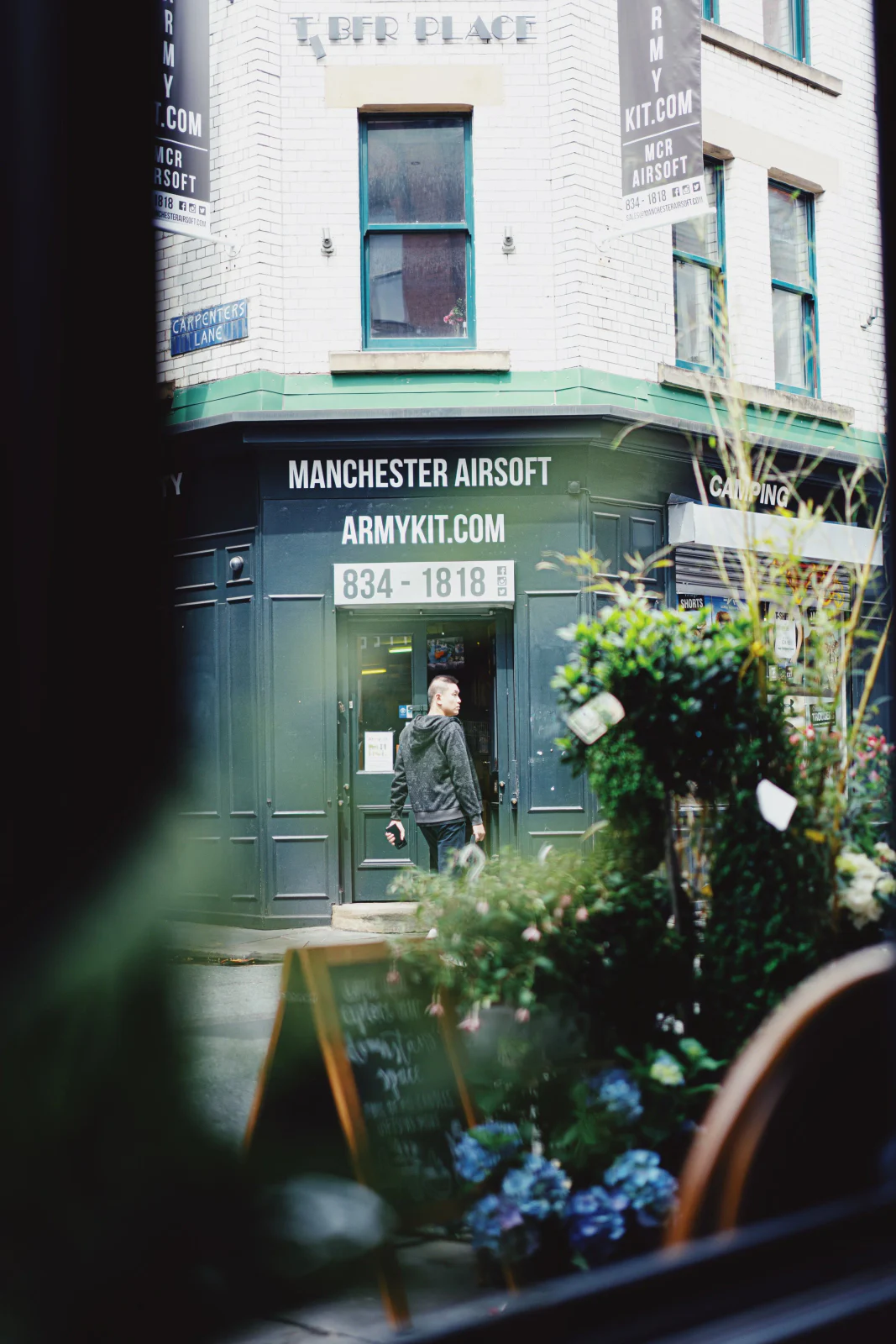 Street Photography aus Manchester – Aufnahme 012 von Sebastian Hallabrin
