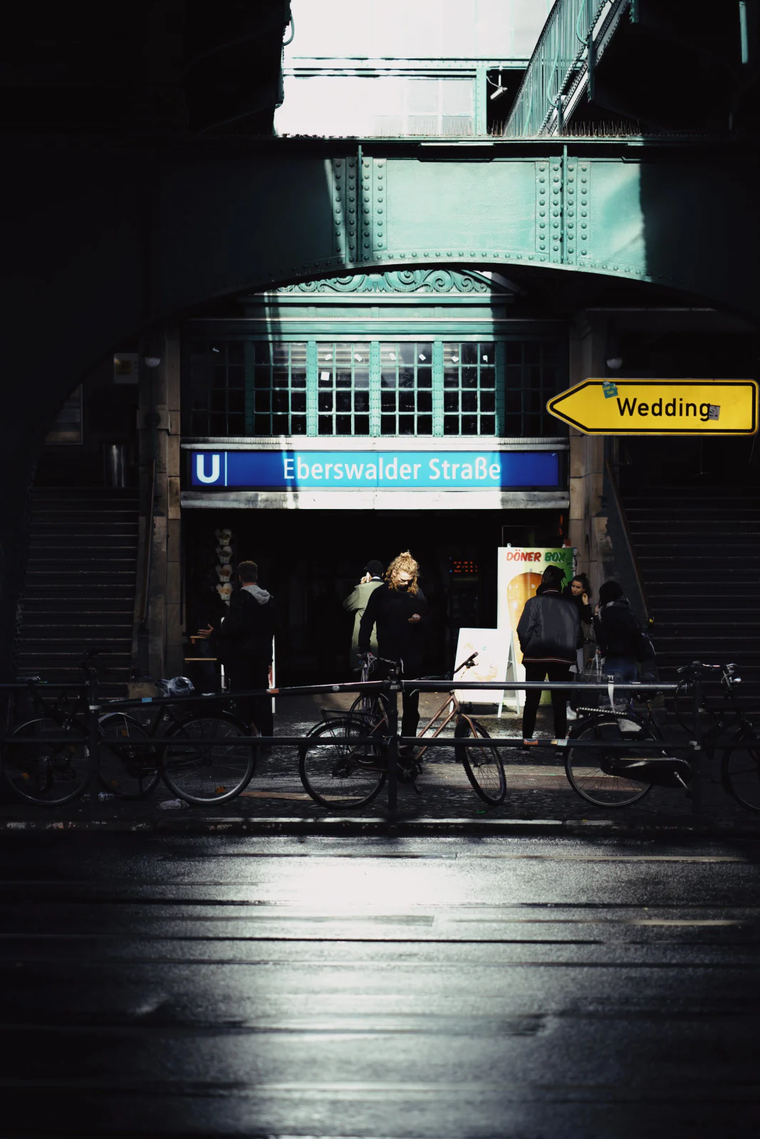 Street Photography – urbane Szene 07 von Sebastian Hallabrin