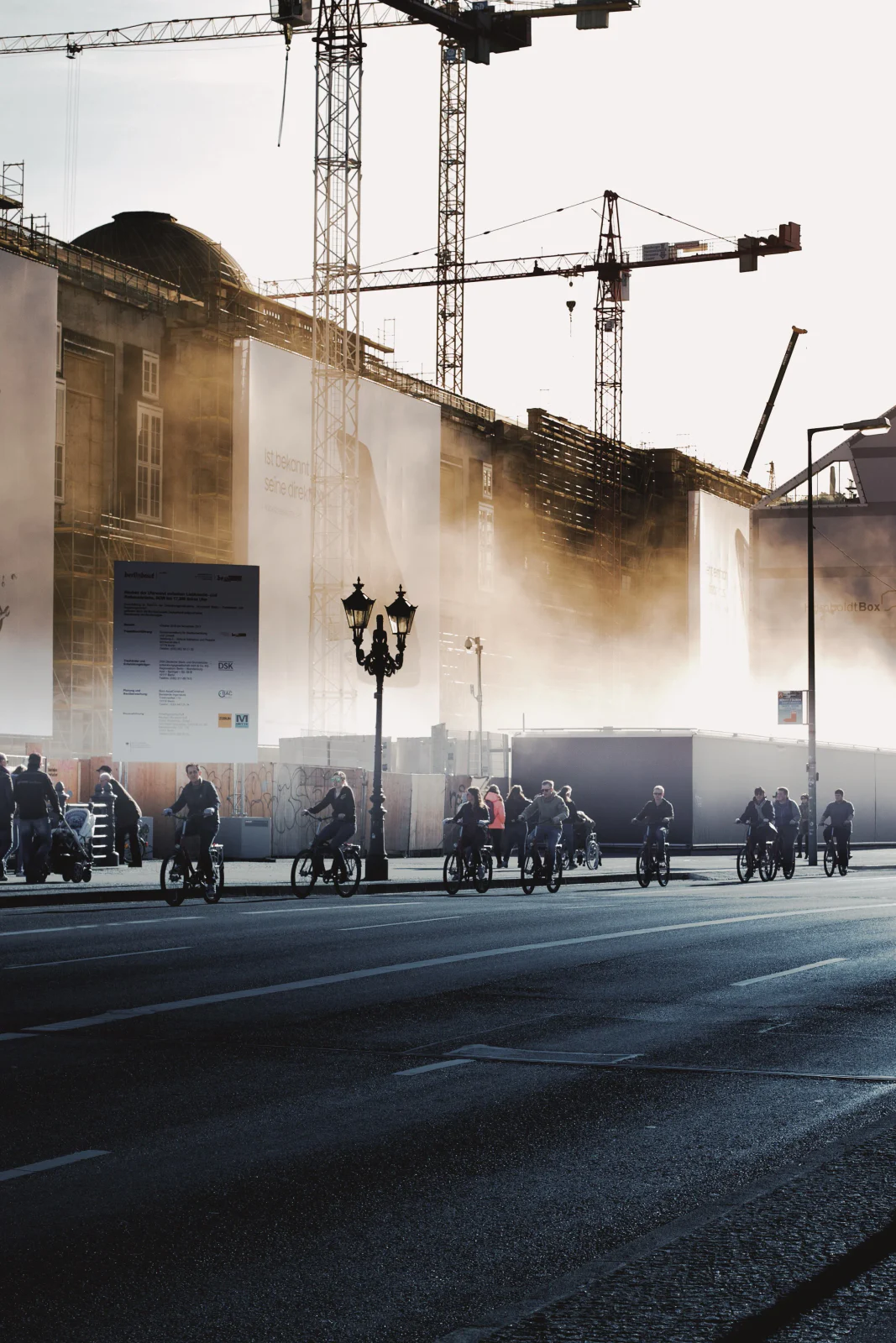 Street Photography – urbane Szene 40 von Sebastian Hallabrin