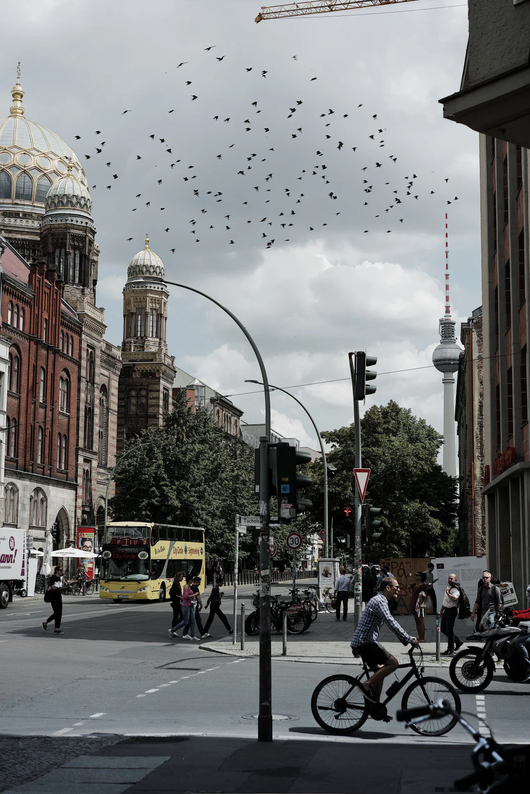 Street Photography – urbane Szene 43 von Sebastian Hallabrin
