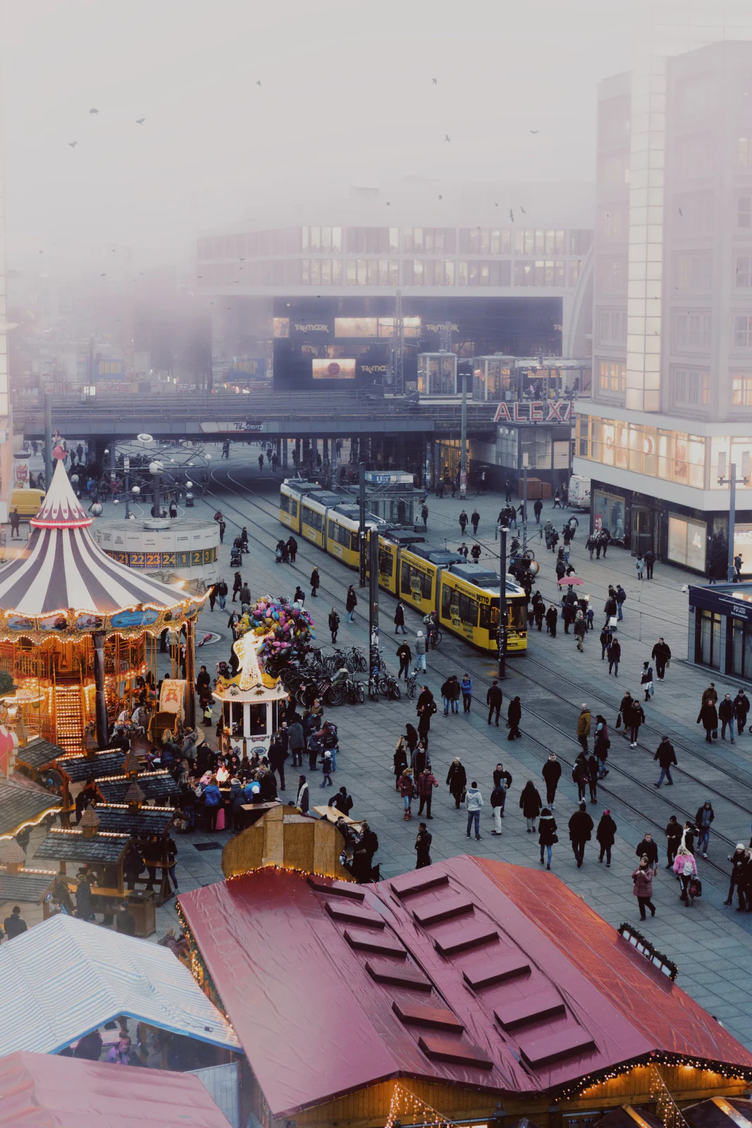Street Photography – urbane Szene 46 von Sebastian Hallabrin
