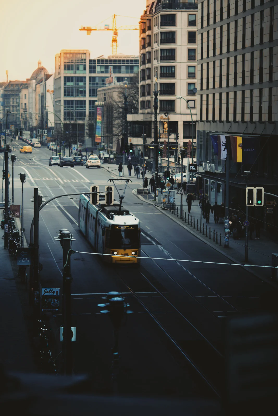 Street Photography – urbane Szene 49 von Sebastian Hallabrin