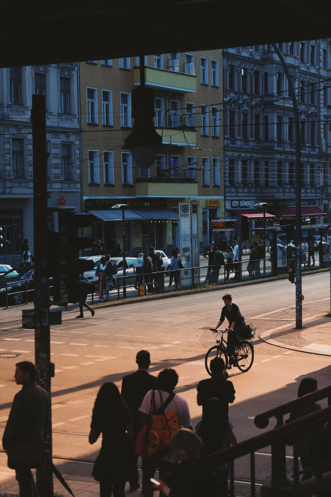 Street Photography – urbane Szene 53 von Sebastian Hallabrin