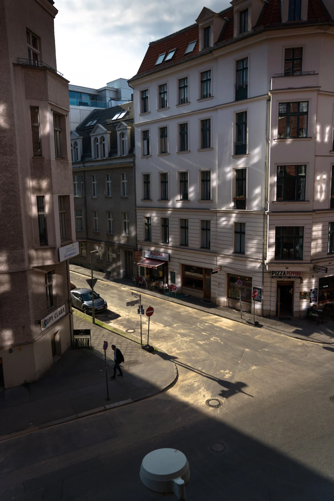 Street Photography – urbane Szene 56 von Sebastian Hallabrin