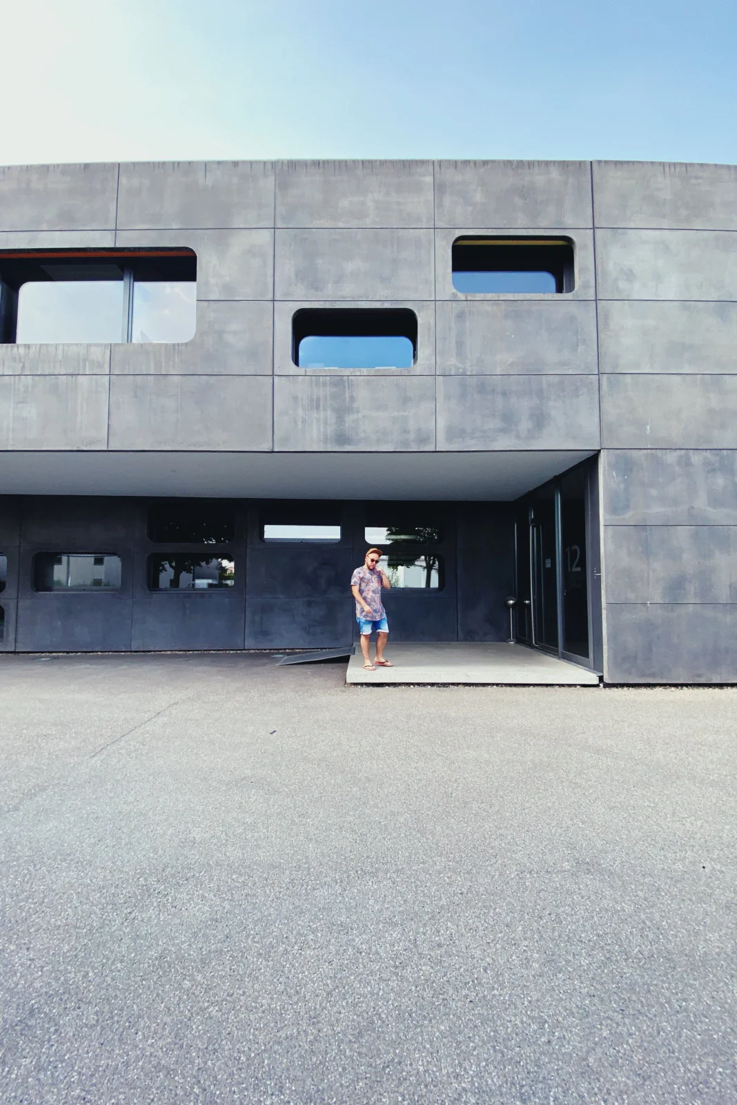 Street Photography – urbane Szene 59 von Sebastian Hallabrin